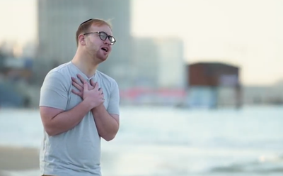 ג'וש וולמרק בסינגל לזכר חברו שנפטר: "חבר שלי"