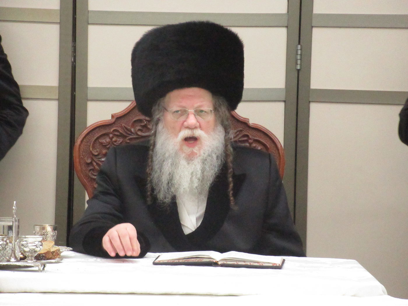 תיעוד: האדמו"ר ממודז'יץ ב'טיש' יארצייט