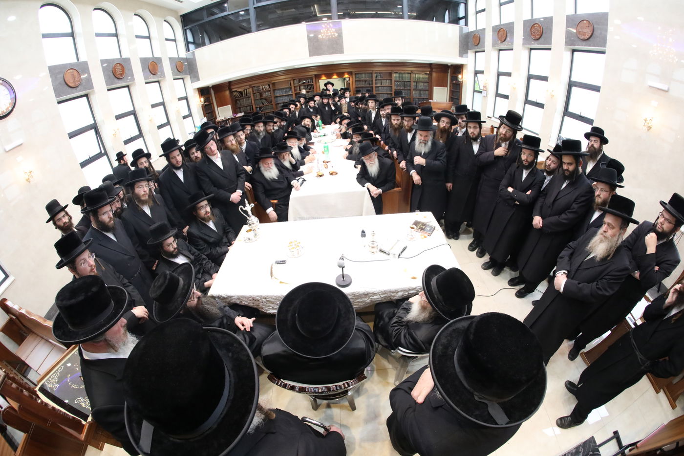 האדמו"ר מצאנז בביקור בביהמ"ד החדש צאנז בירושלים