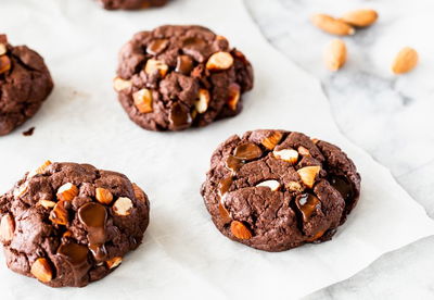 עוגיות שוקולד עם שברי פקאן