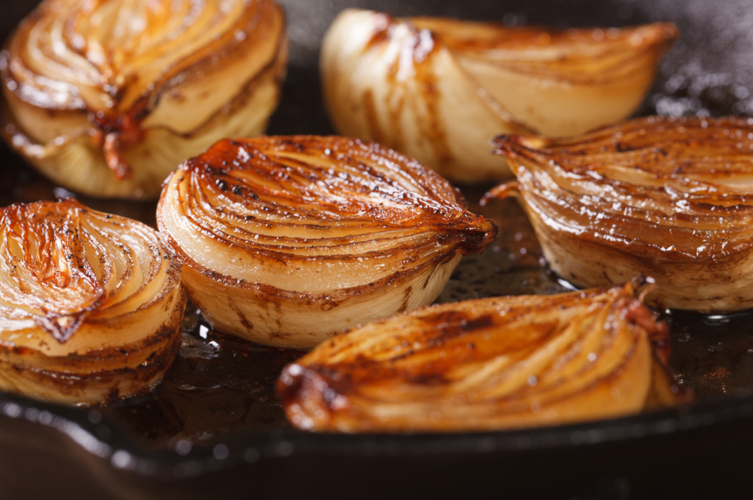 אלגנטיים ויומיומיים כאחד: בצלים אפויים שנמסים בפה