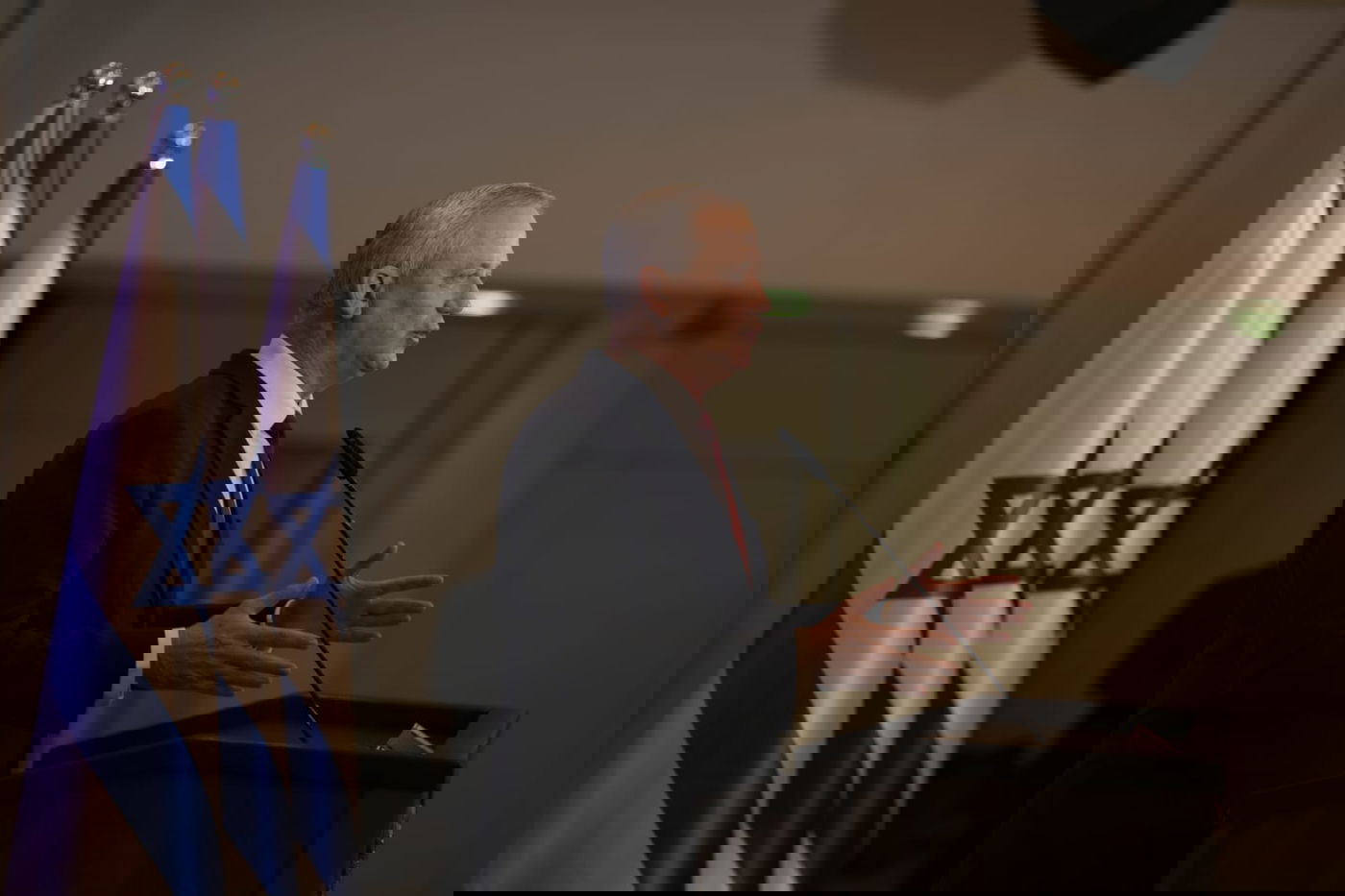 בני גנץ, הערב