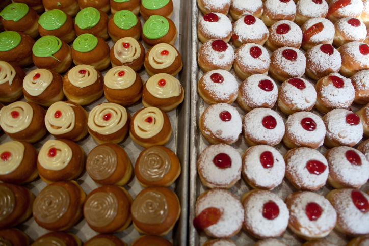 הלכות המצויות בסופגניות // הרב חיים אטיאס