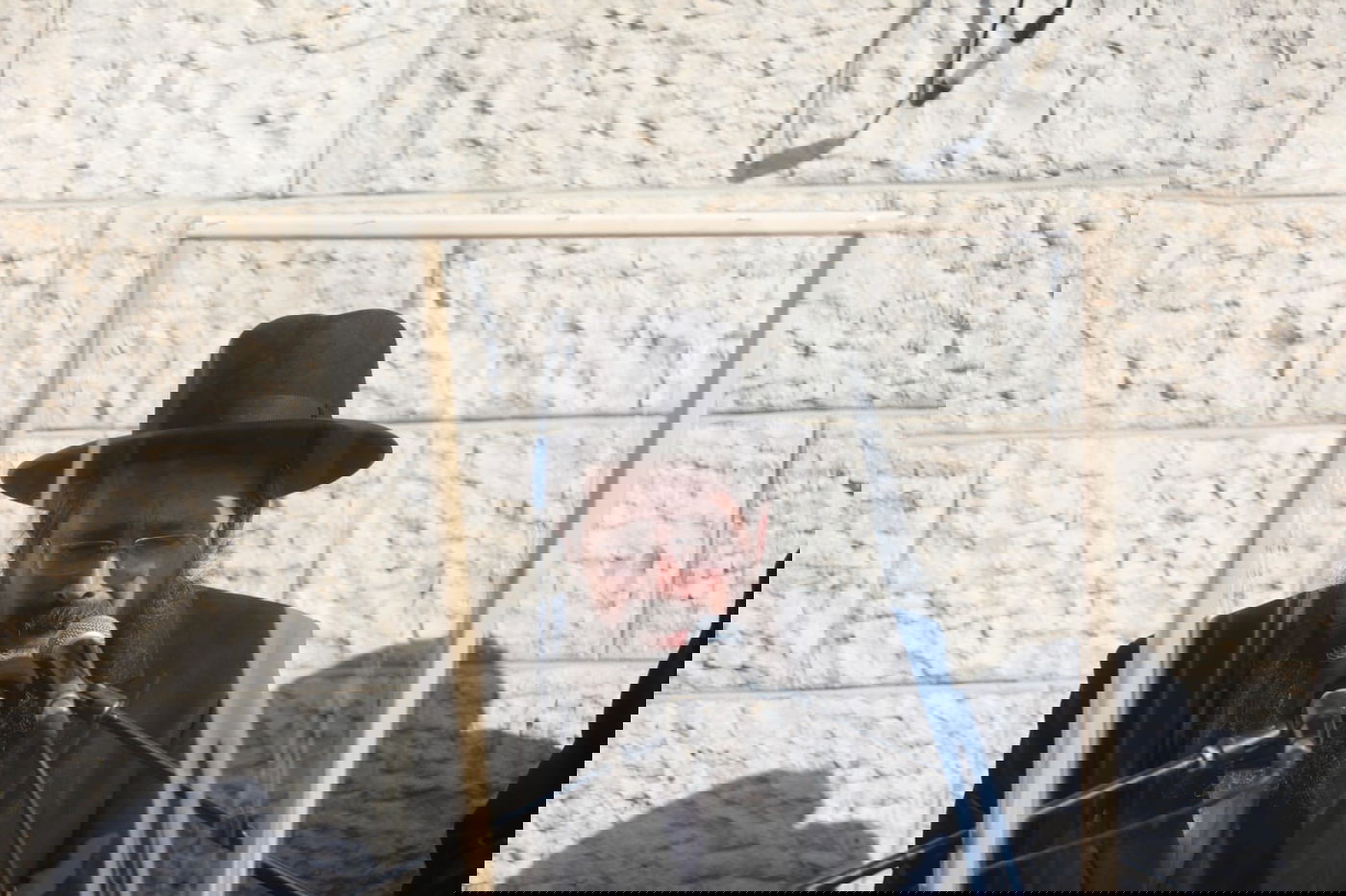 "ספר מוסר מהלך; הייתה לו הארת פנים מיוחדת לכל אחד"