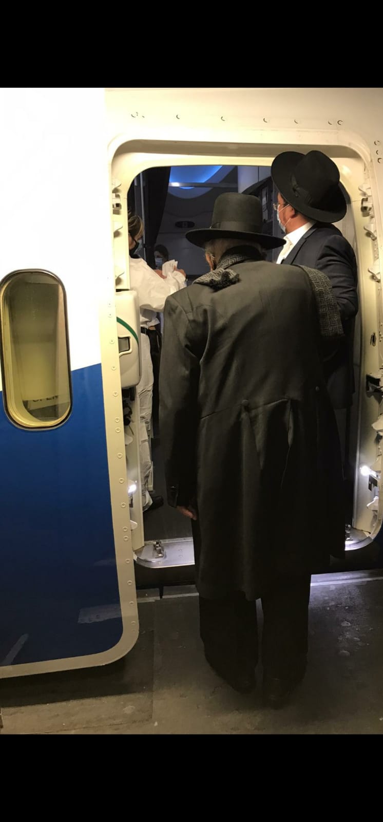 ראש הישיבה עולה על הטיסה, הערב