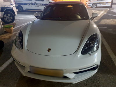 התקין בפורשה משבש לייזר ועוכב לחקירה