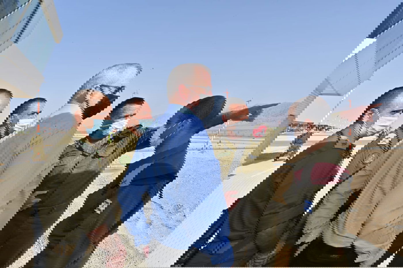 השר בני גנץ ביקר באילת והזהיר מ'סגר שלישי'