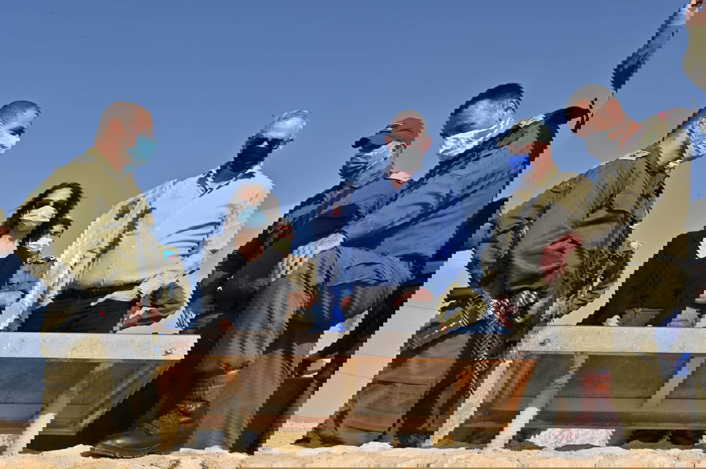 השר בני גנץ ביקר באילת והזהיר מ'סגר שלישי'