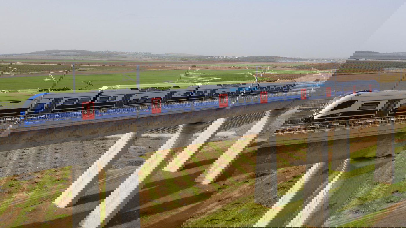 תיעוד: הרכבות החשמליות החדשות בנסיעה ראשונה