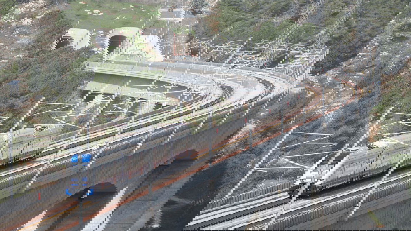 תיעוד: הרכבות החשמליות החדשות בנסיעה ראשונה