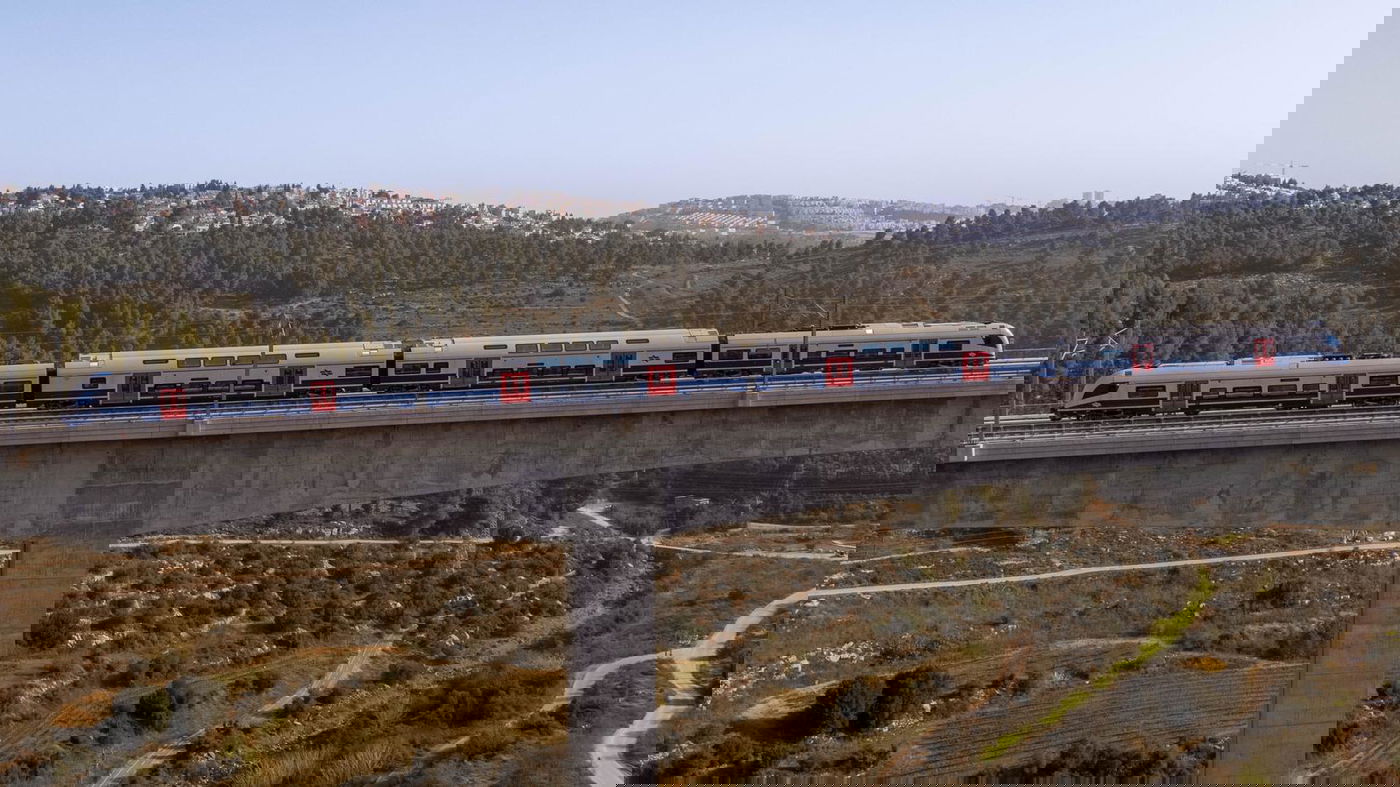 תיעוד: הרכבות החשמליות החדשות בנסיעה ראשונה