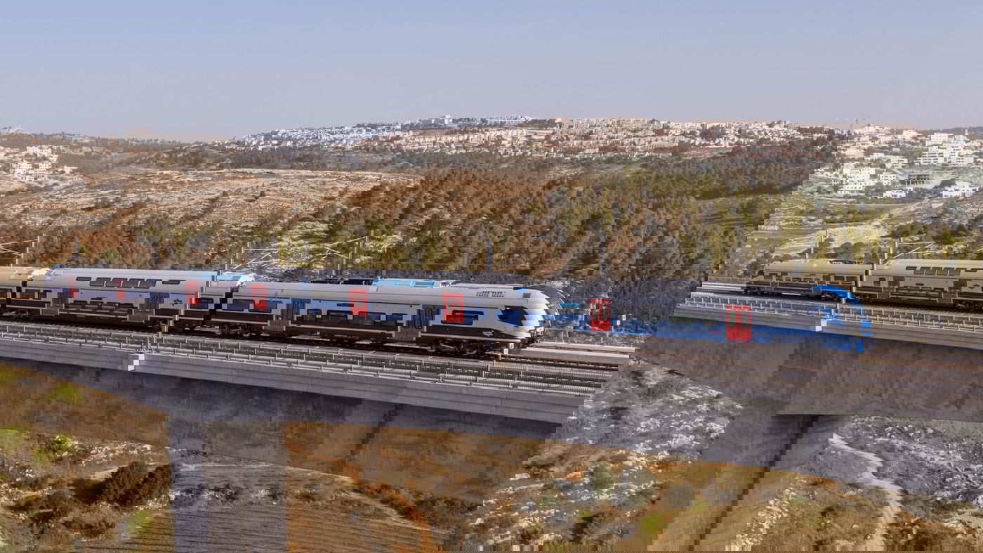 תיעוד: הרכבות החשמליות החדשות בנסיעה ראשונה