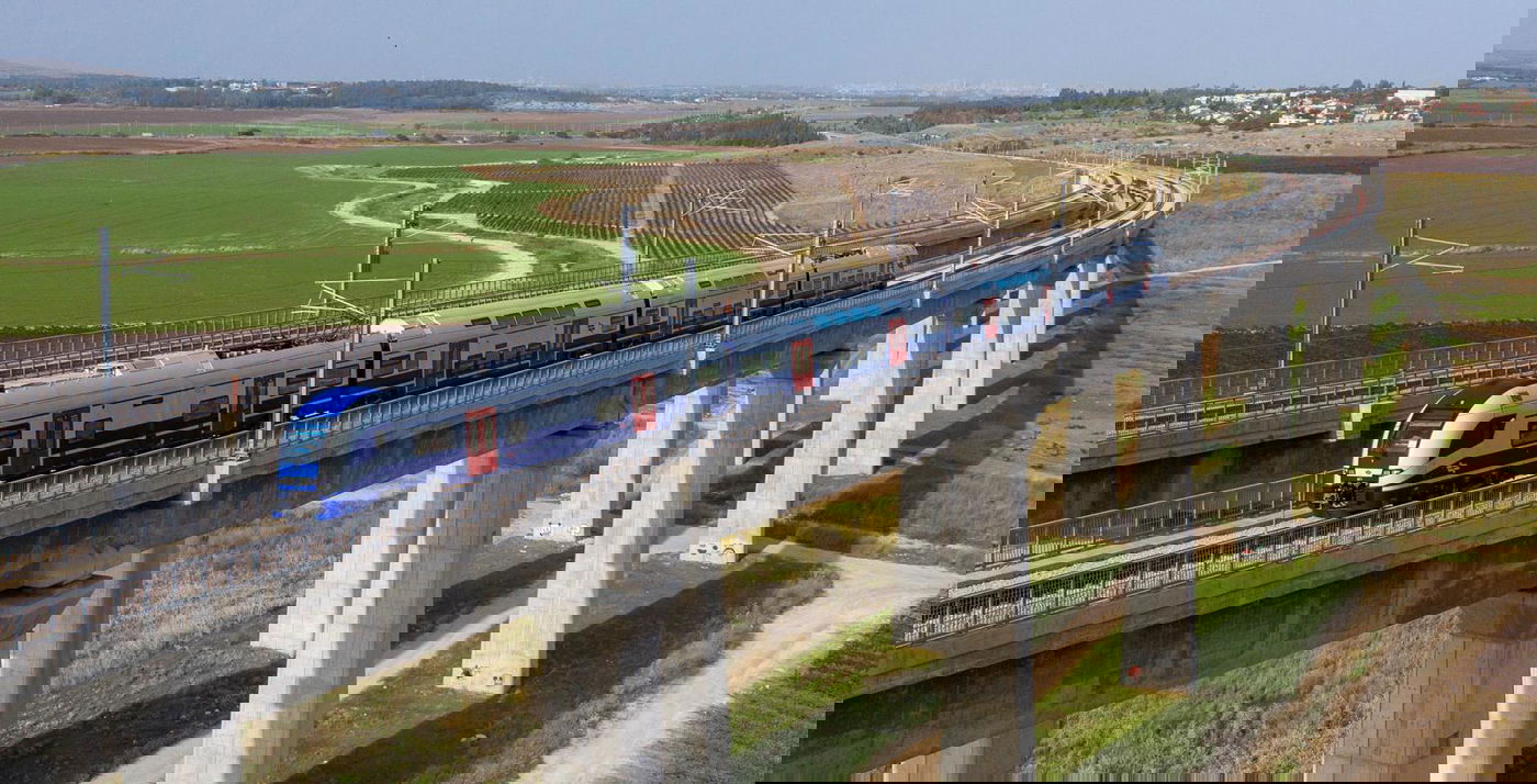 תיעוד: הרכבות החשמליות החדשות בנסיעה ראשונה