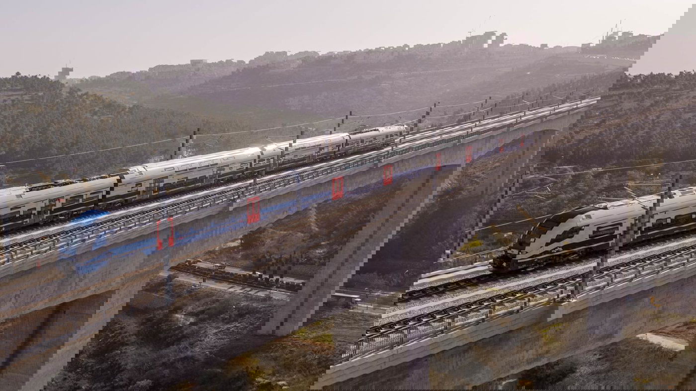 תיעוד: הרכבות החשמליות החדשות בנסיעה ראשונה