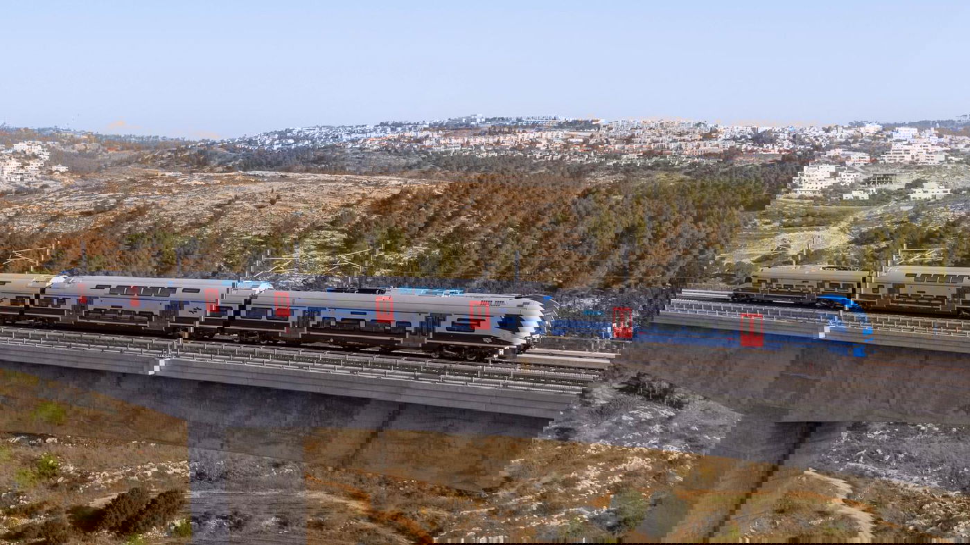 תיעוד: הרכבות החשמליות החדשות בנסיעה ראשונה