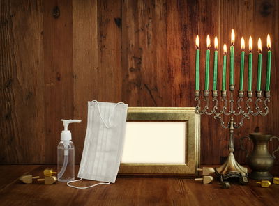 יוצאים ידי 'פרסומי ניסא' בהדלקה דרך הזום?