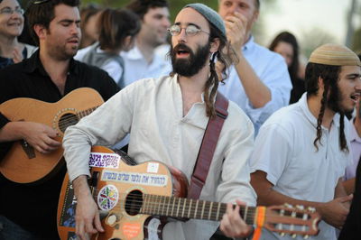 "ירחמיאל" ברמיקס חדש לחנוכה: "עלה לפסגה"