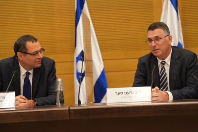 צבי האוזר לגדעון סער: "דרכנו יצטלבו בהמשך"