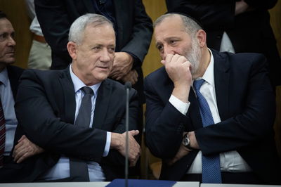 ניצחון לגנץ על החרדים: חוק השוויון אושר