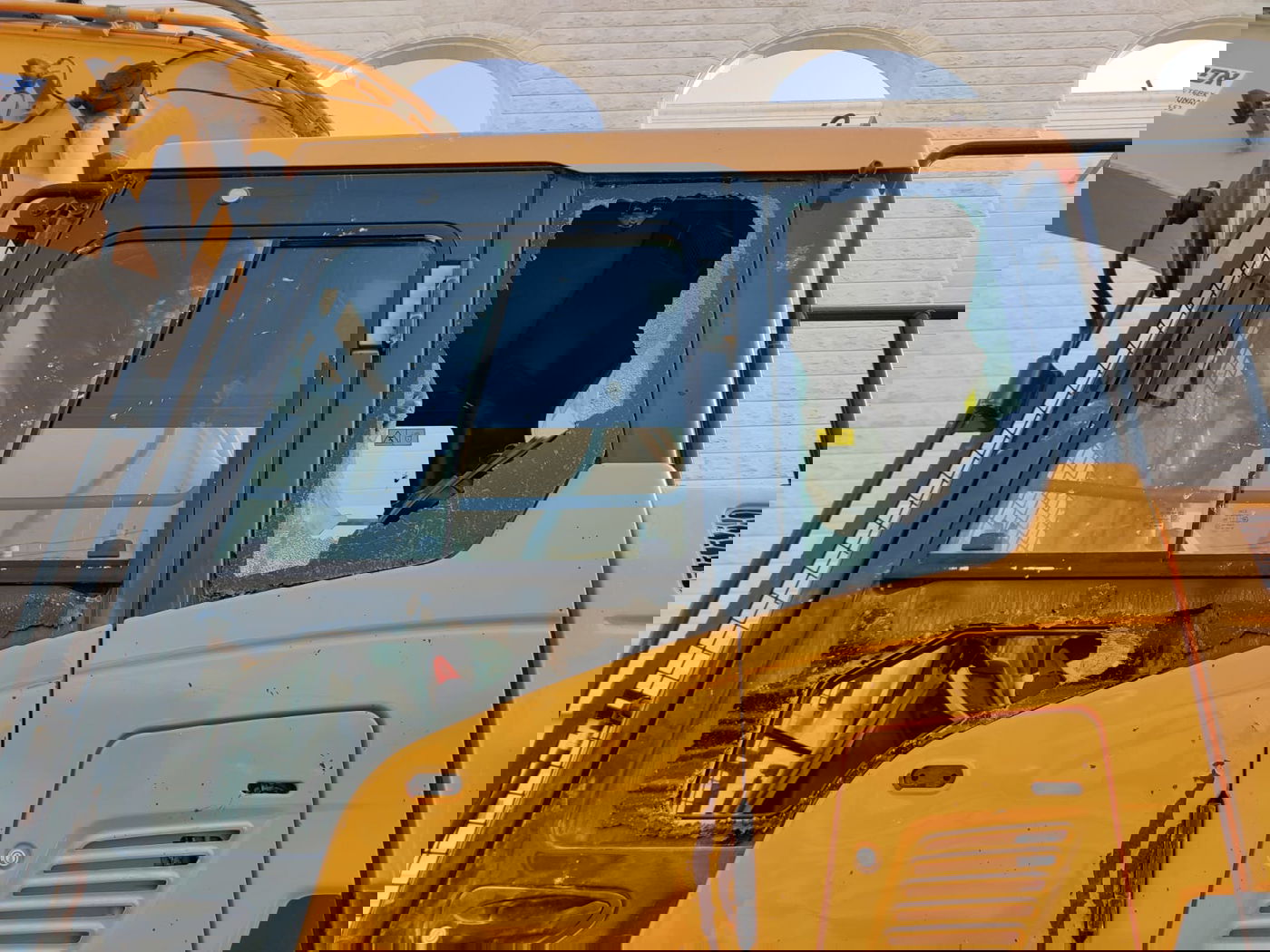 טרקטור נוסף הושחת; הנזקים: מעל מיליון שקלים