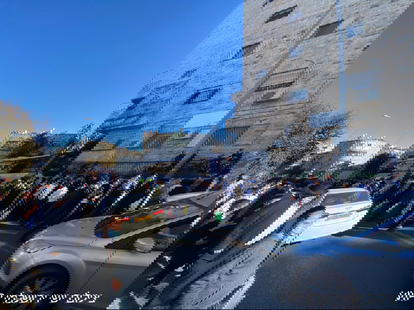 מונית, אוטובוס ורכב התנגשו ו'בר אילן' נחסם