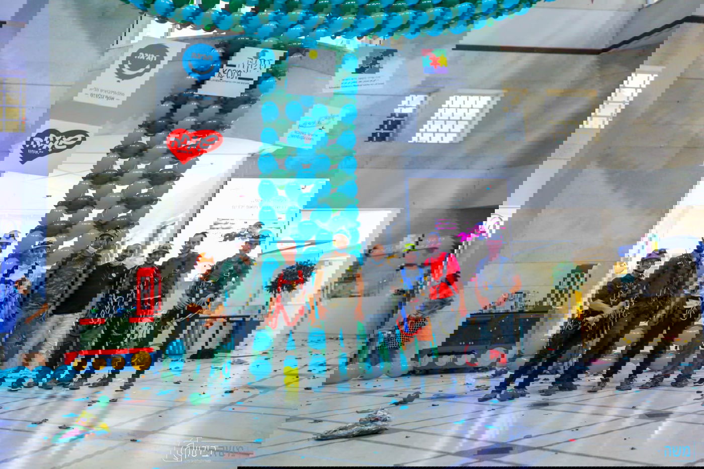 כך נבנתה החנוכייה הגדולה בעולם • תיעוד