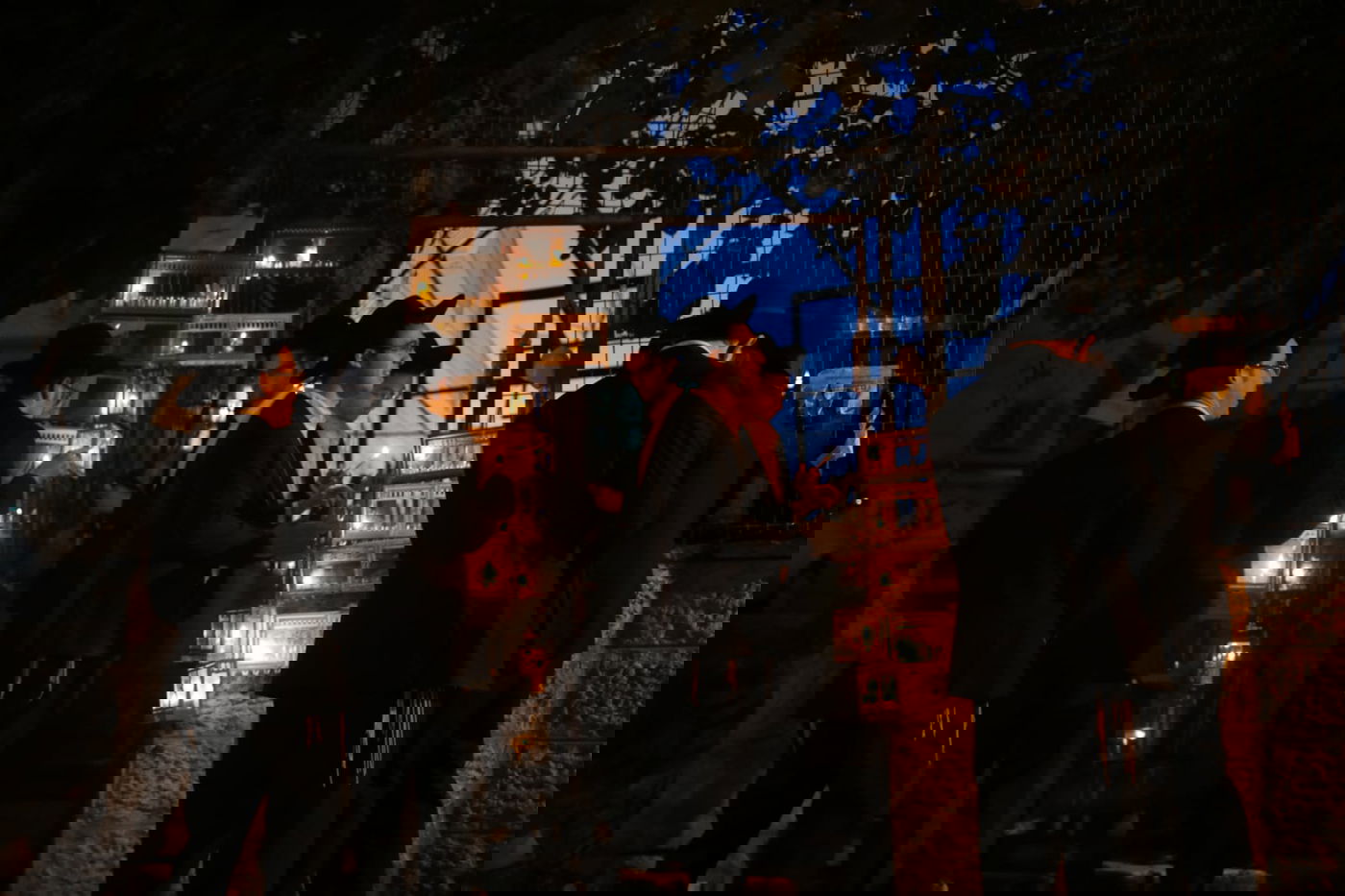 הדלקה 'בריסקאית': תלמידי הישיבה בירכו ושרו בכוונה