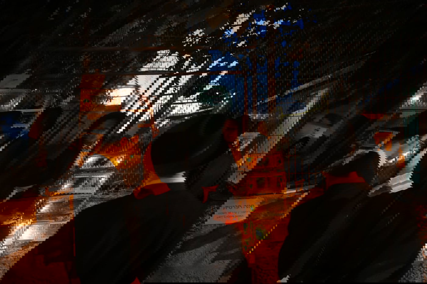 הדלקה 'בריסקאית': תלמידי הישיבה בירכו ושרו בכוונה