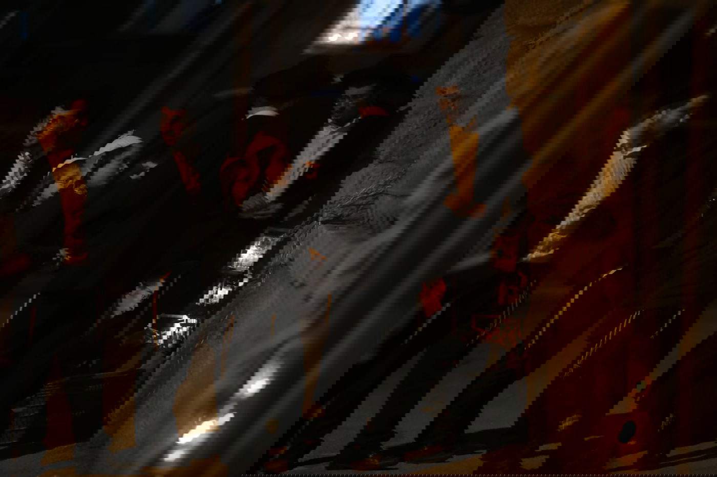 הדלקה 'בריסקאית': תלמידי הישיבה בירכו ושרו בכוונה