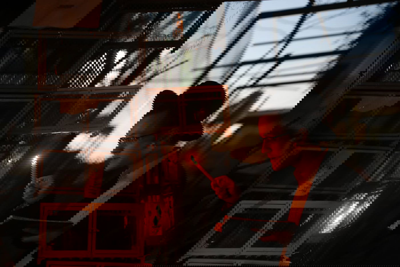 הדלקה 'בריסקאית': תלמידי הישיבה בירכו ושרו בכוונה