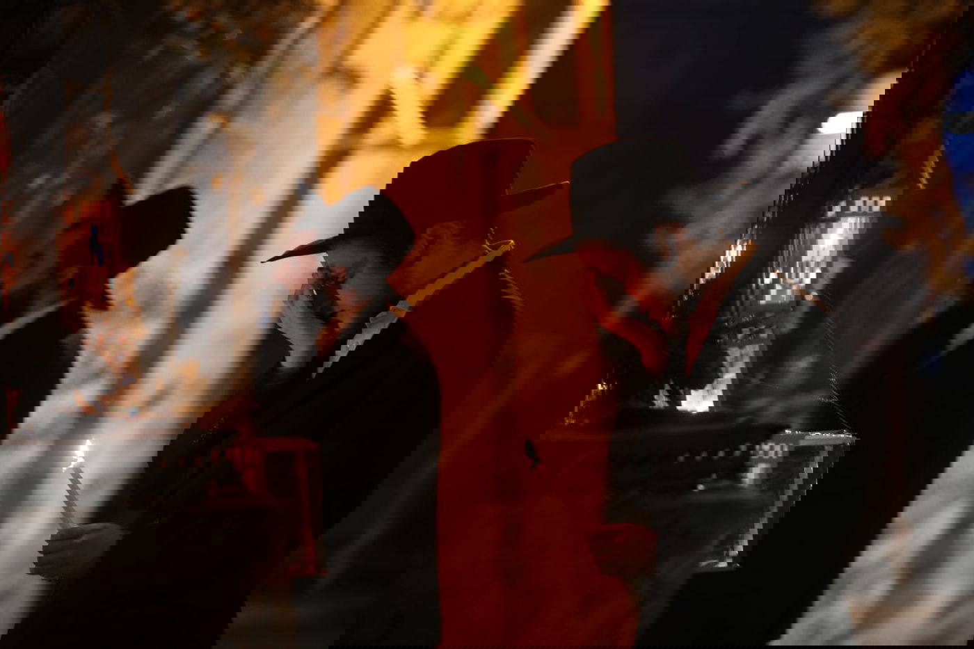 הדלקה 'בריסקאית': תלמידי הישיבה בירכו ושרו בכוונה