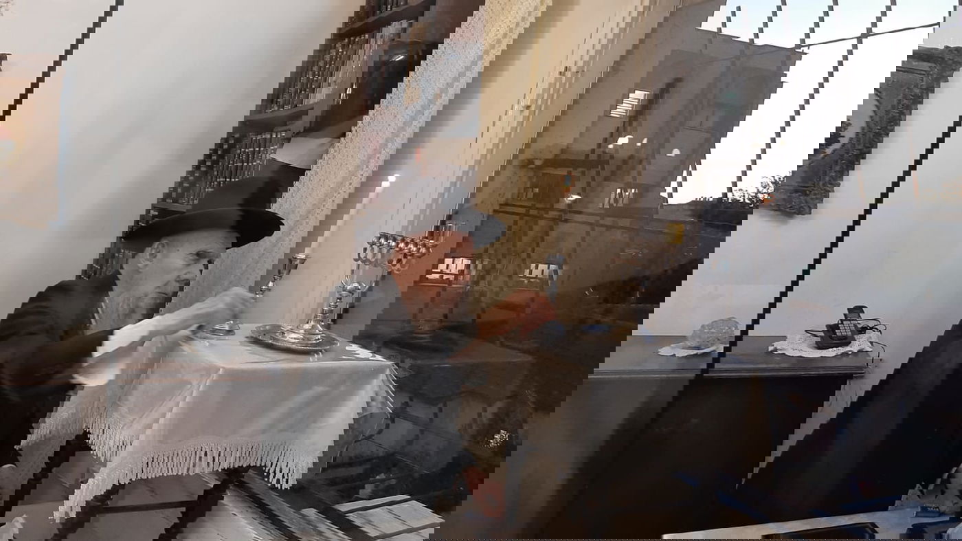 ראש הישיבה הגר"ג אדלשטיין הדליק נר ראשון • צפו