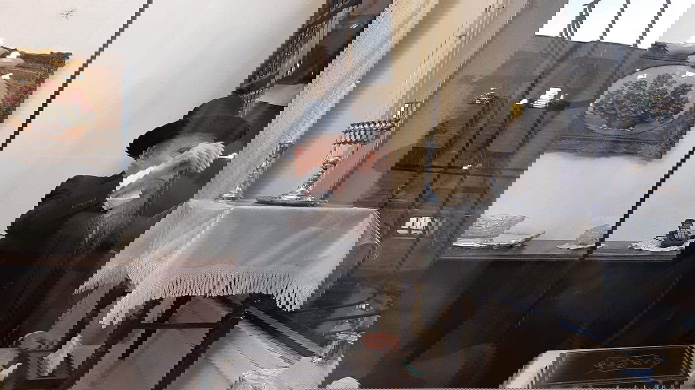 ראש הישיבה הגר"ג אדלשטיין הדליק נר ראשון • צפו