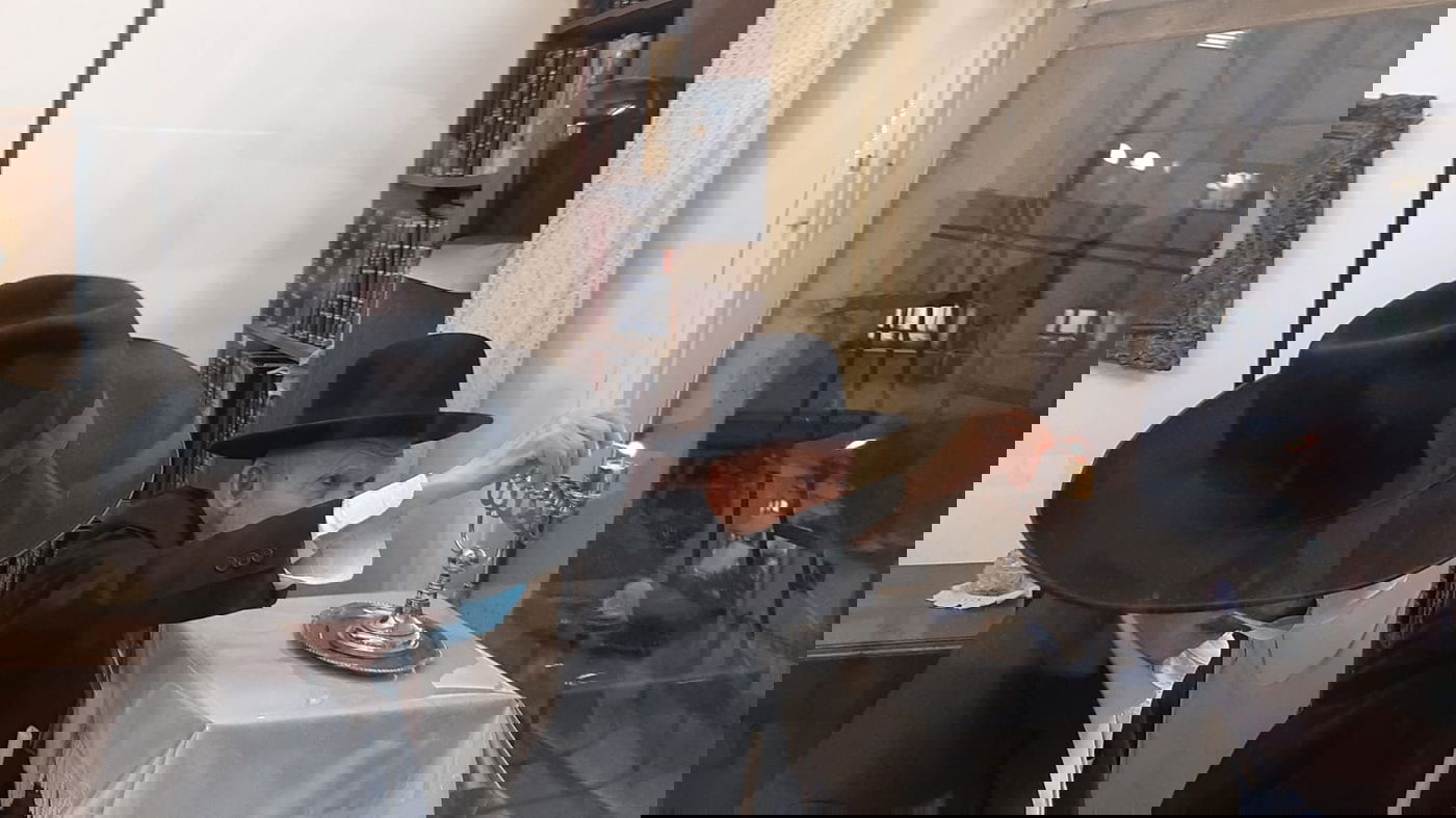 ראש הישיבה הגר"ג אדלשטיין הדליק נר ראשון • צפו