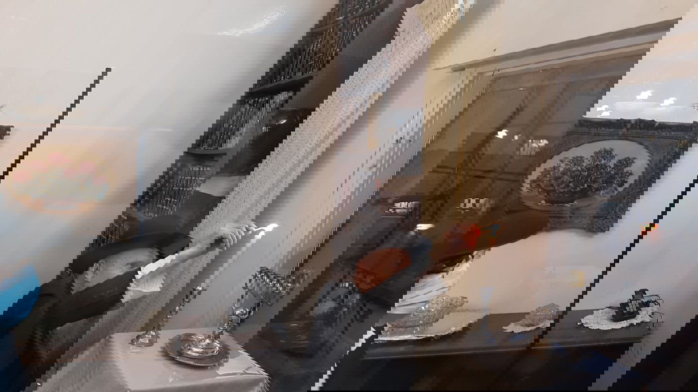 ראש הישיבה הגר"ג אדלשטיין הדליק נר ראשון • צפו