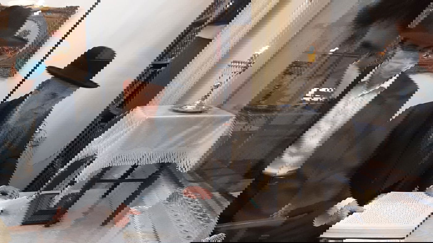 ראש הישיבה הגר"ג אדלשטיין הדליק נר ראשון • צפו