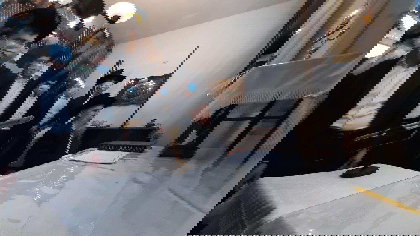 ראש הישיבה הגר"ג אדלשטיין הדליק נר ראשון • צפו