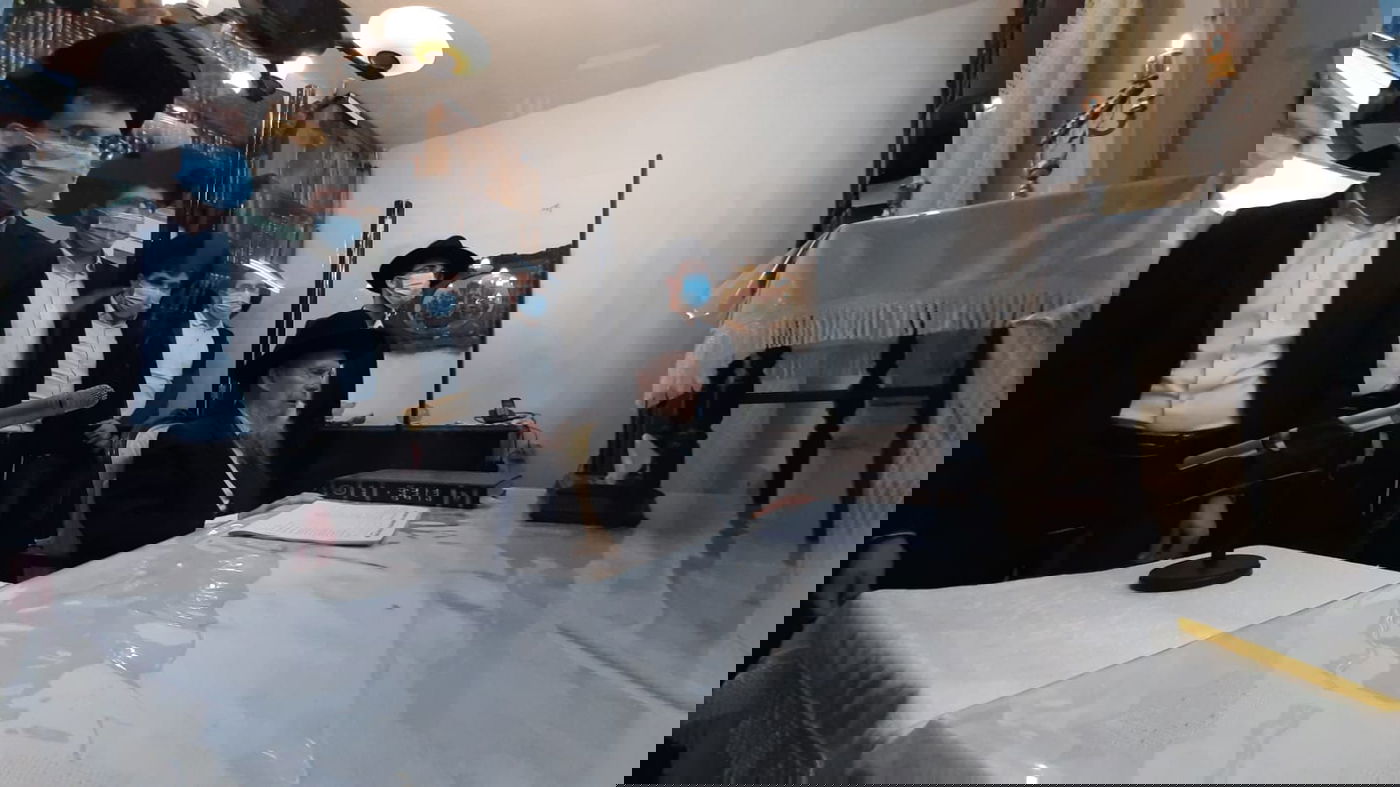 ראש הישיבה הגר"ג אדלשטיין הדליק נר ראשון • צפו