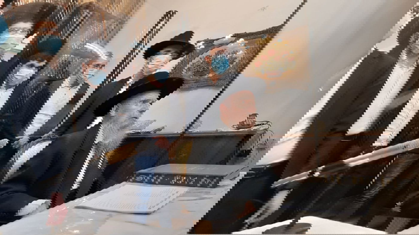 ראש הישיבה הגר"ג אדלשטיין הדליק נר ראשון • צפו