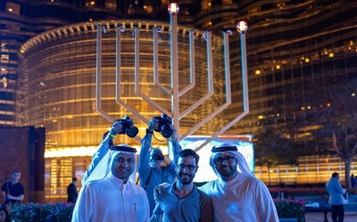 מעמד הדלקת נרות חנוכה בדובאי • תיעוד ענק