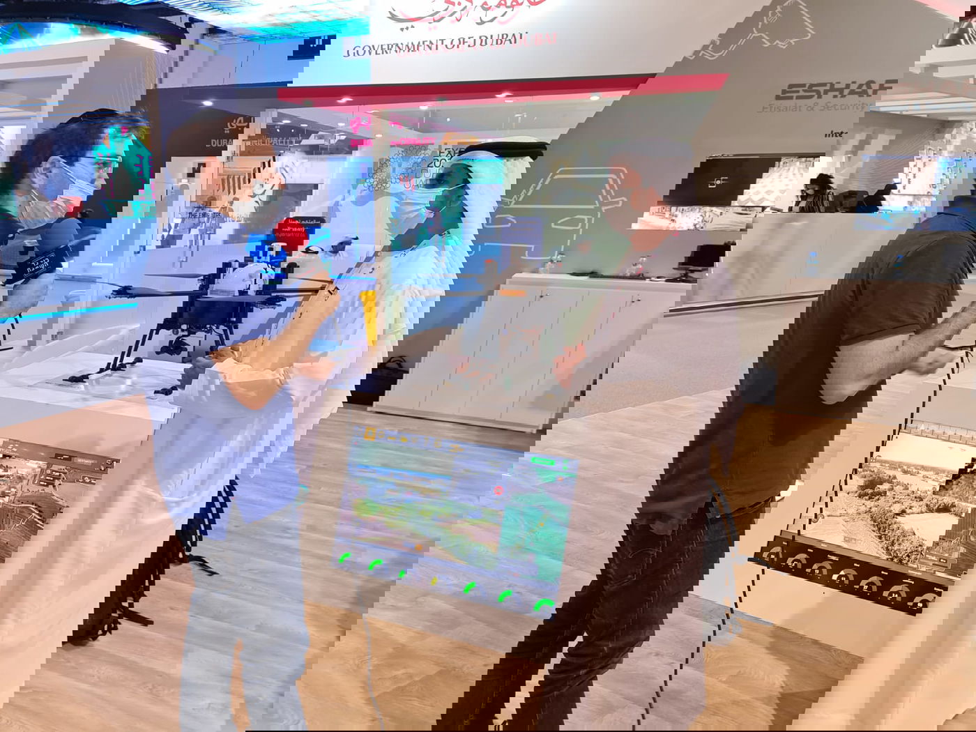 שליחי כיכר השבת לכנס GITEX ב'אמירויות'