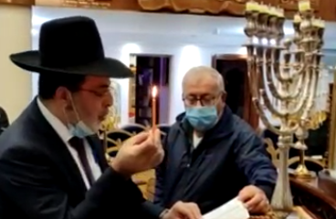 הרב מלכה אמש בהדלקת הנרות