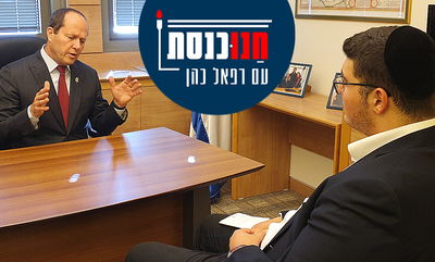 חנוכה עם ניר ברקת: "הקורונה ואויבנו - לא מבדילים בינינו"