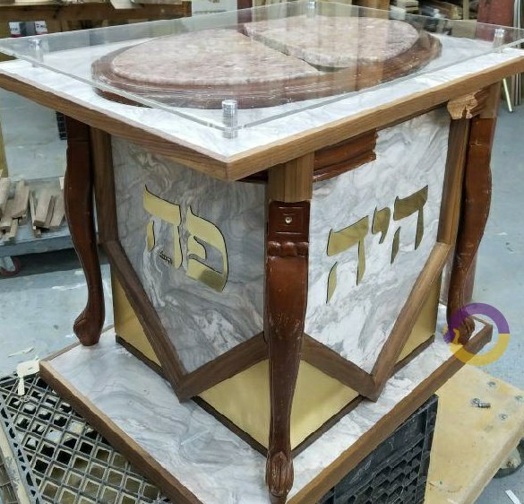 השולחן שהדף מחבל הפך למנורה ולסביבון