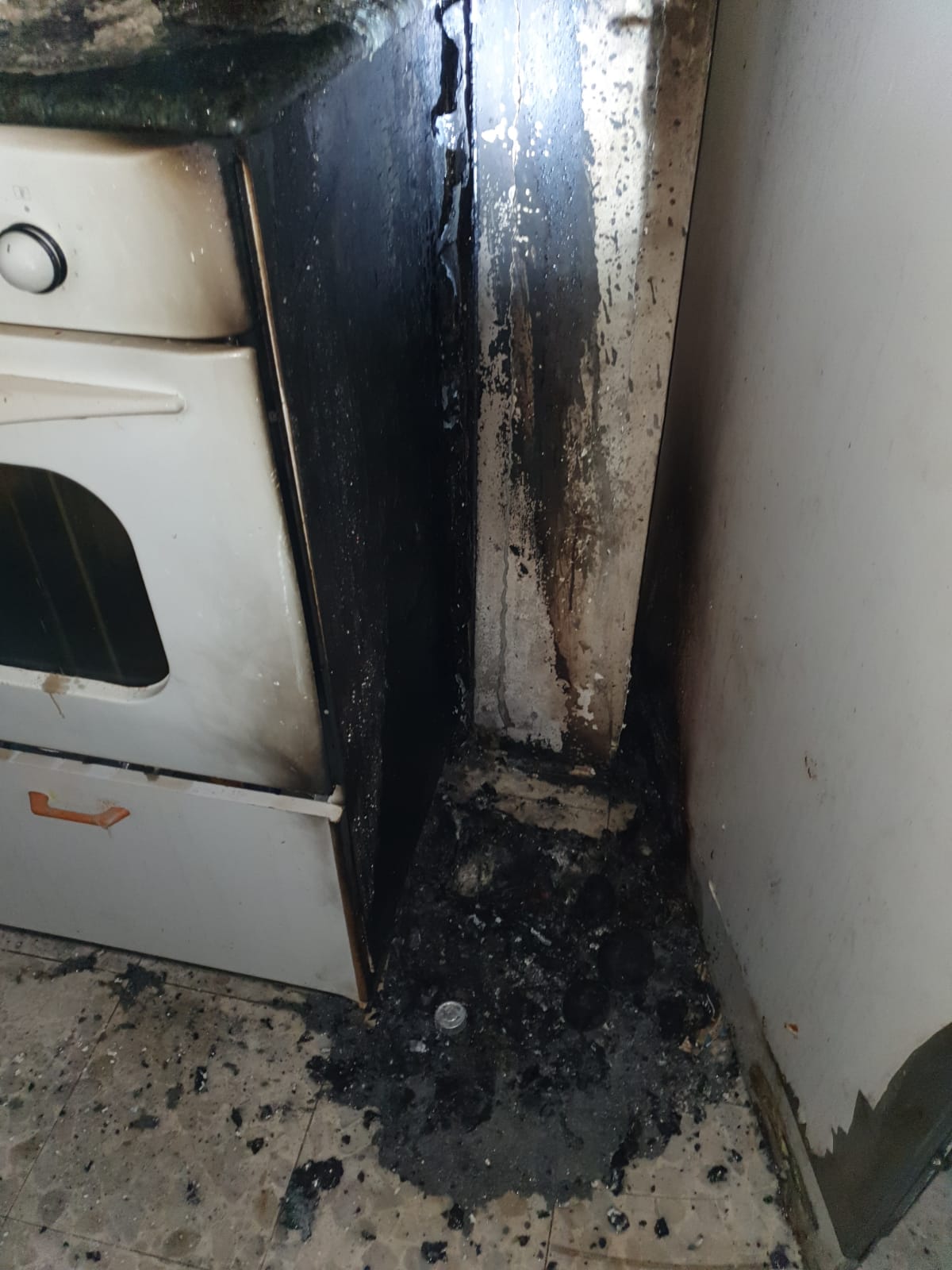 בליל שבת: נרות השבת והחנוכה גרמו לאש