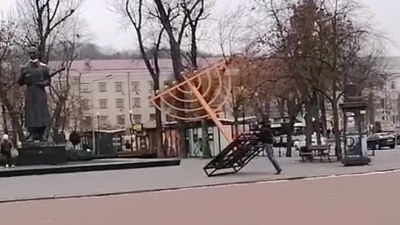 אנטישמי העיף חנוכייה: "היהודים - לקבר"