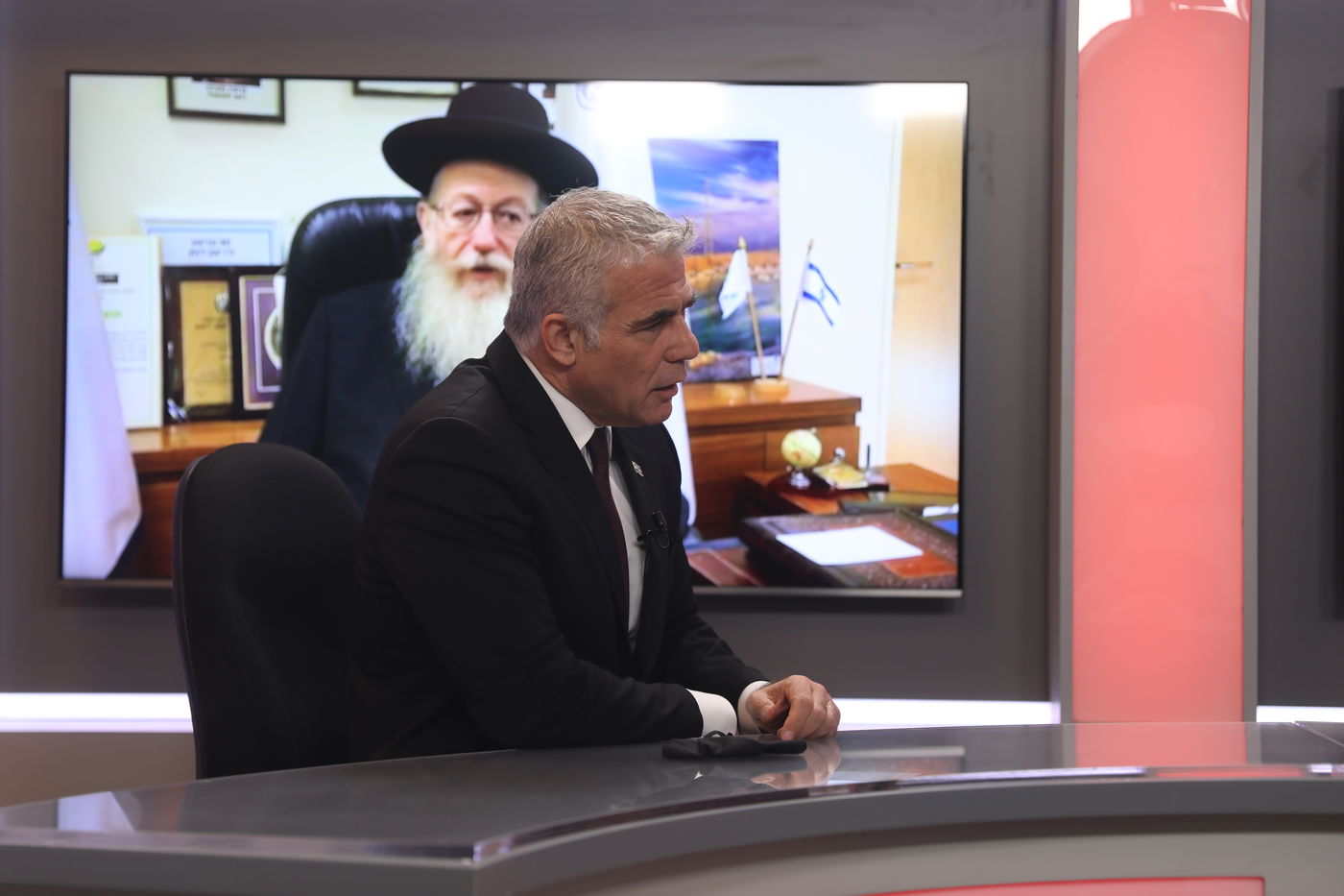 יאיר לפיד בראיון באולפן 'כיכר השבת/