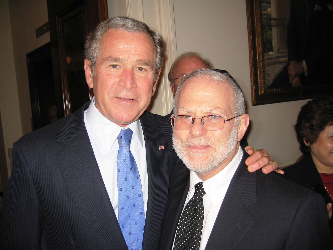 Review / Roy Neuberger / Holding On