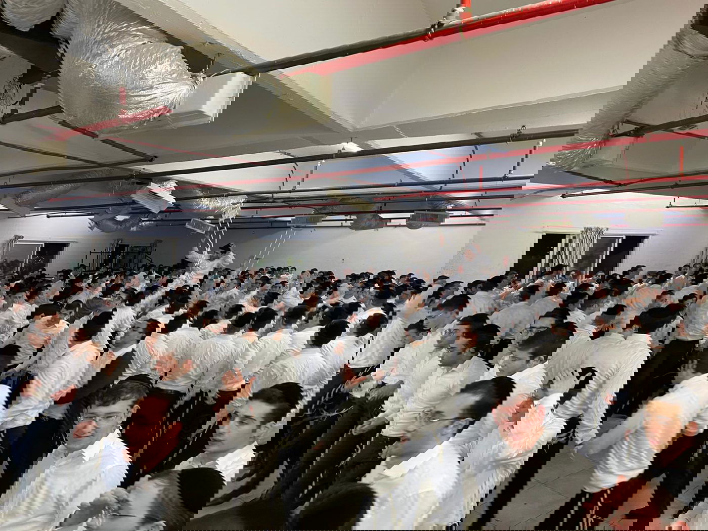 ישיבת 'וולפסון', ערכה מסיבת חנוכה • תיעוד נרחב