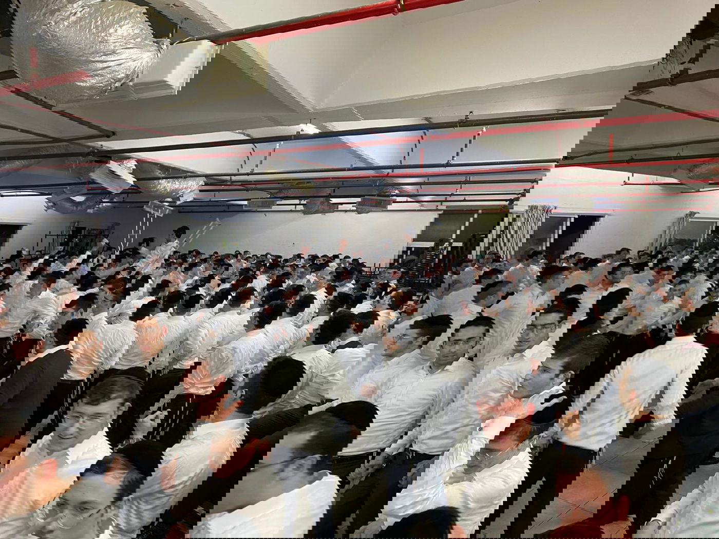 ישיבת 'וולפסון', ערכה מסיבת חנוכה • תיעוד נרחב